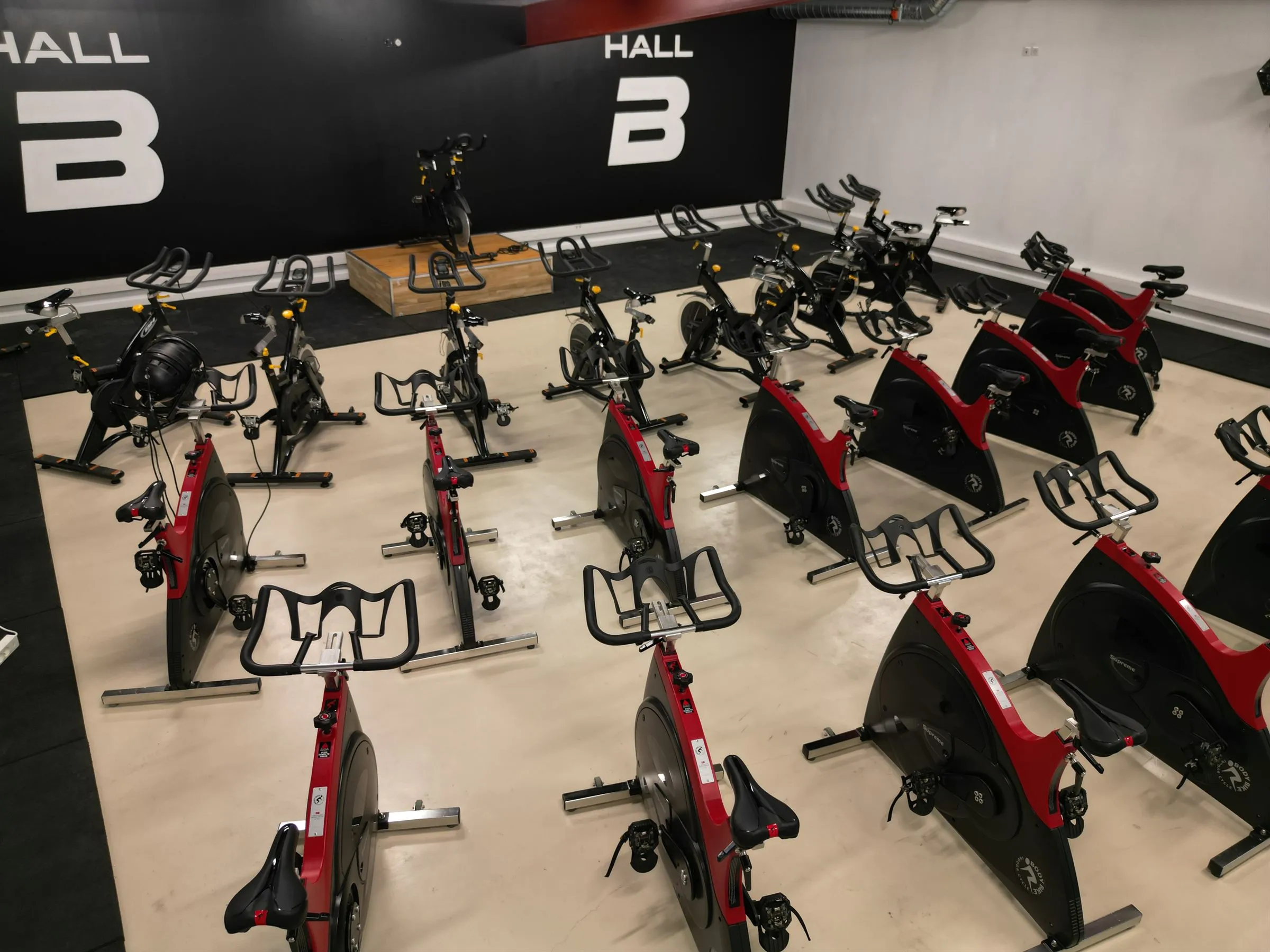 Salle de cours de vélo collectifs (rpm)